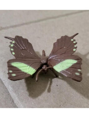 Safari Wildlife Butterfly Toy Figure Brown Green Realistic Insect Collect